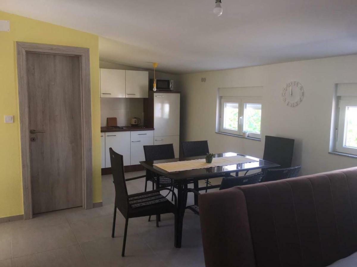 Apartman Bunaric 비르 외부 사진