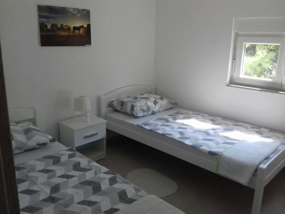 Apartman Bunaric 비르 외부 사진