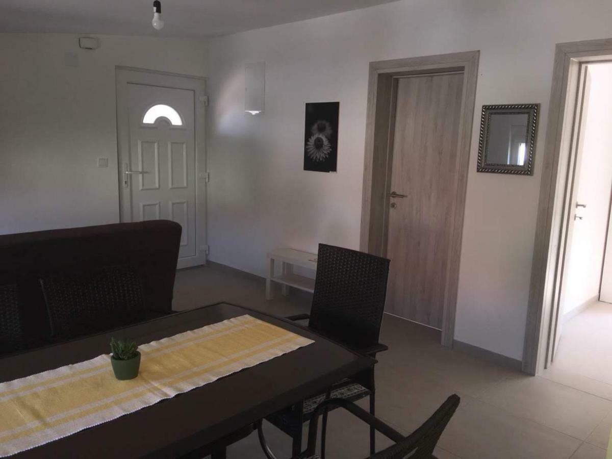 Apartman Bunaric 비르 외부 사진